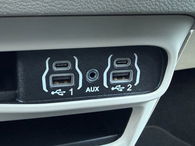 Used 2024 Chrysler Pacifica Touring-L image 13