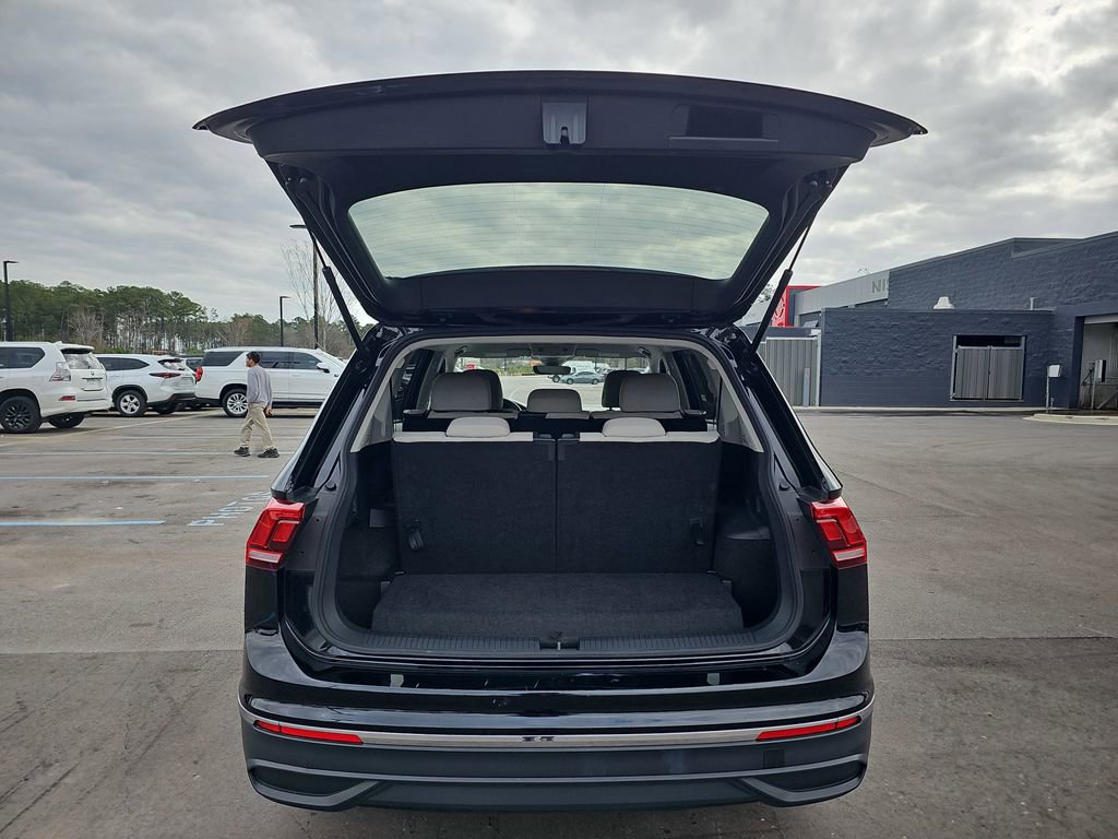 Used 2024 Volkswagen Tiguan S image 17
