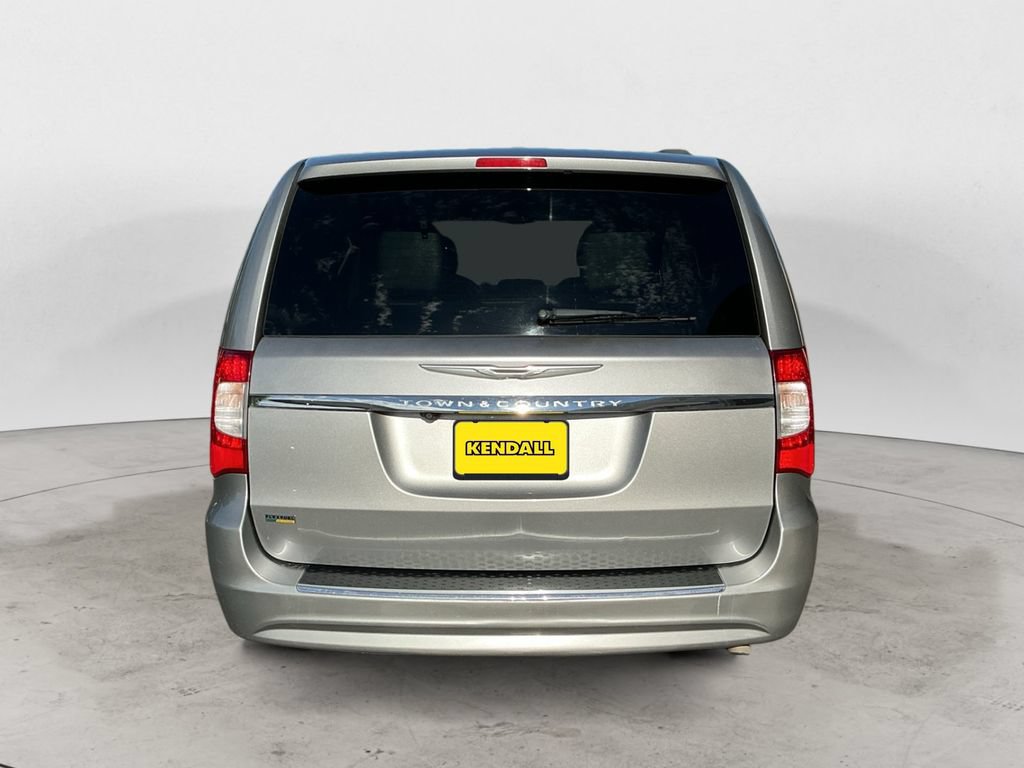 Used 2016 Chrysler Town & Country Touring FWD image 6