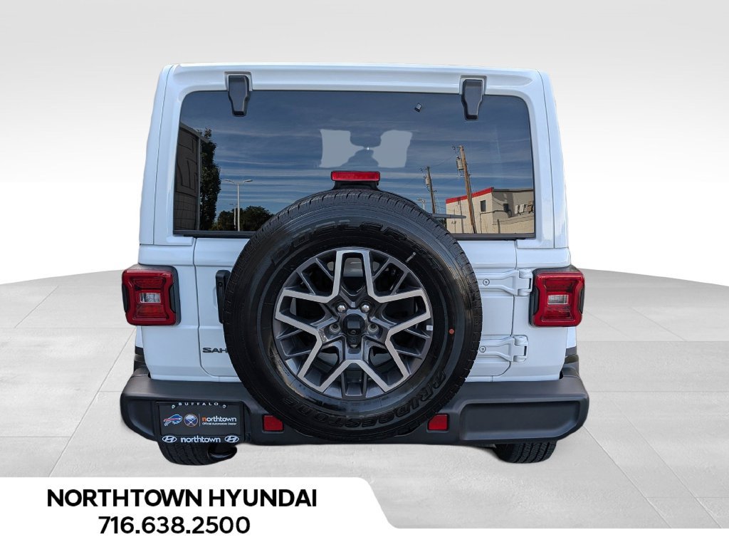 Used 2026 Jeep Wrangler Unlimited Sahara AWD/4WD image 13