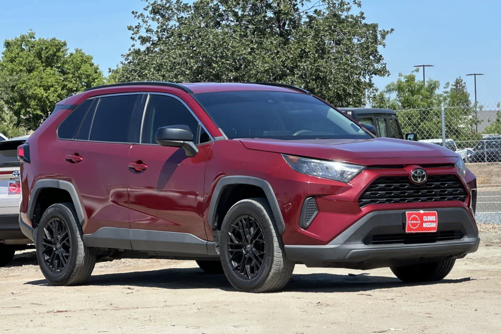 Used 2021 Toyota RAV4 LE image 10