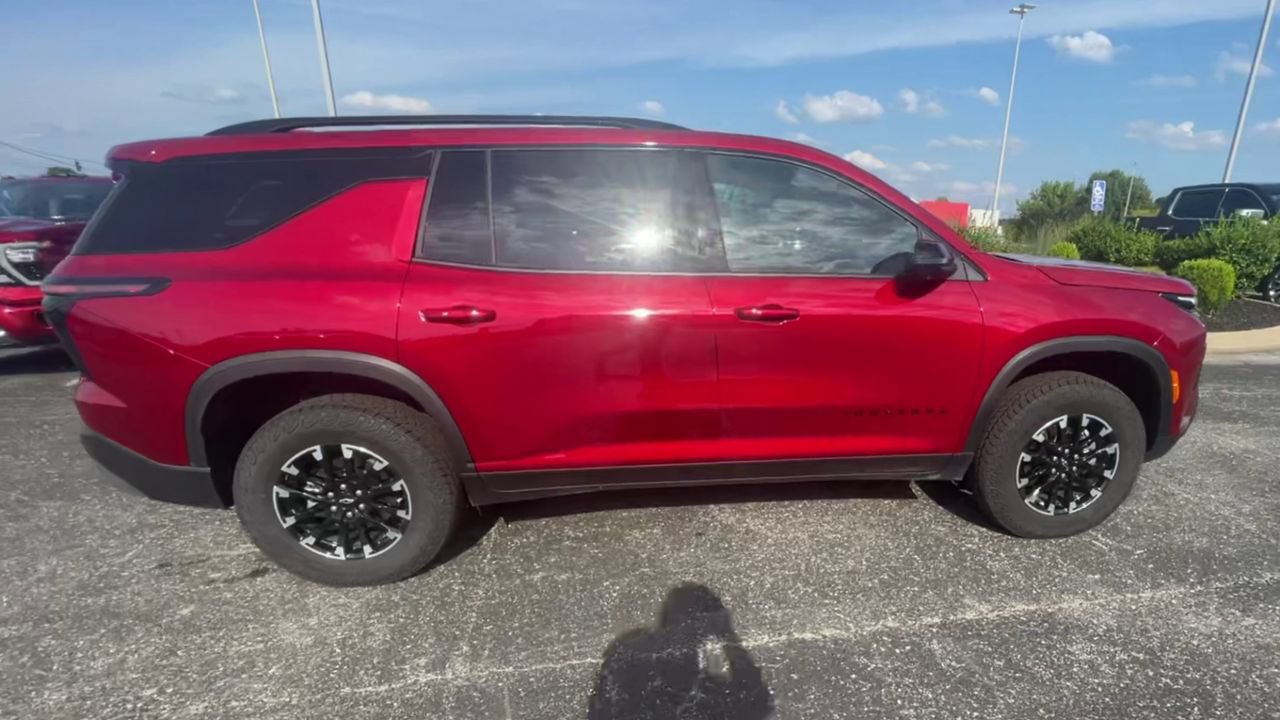 Used 2026 Chevrolet Traverse Z71 w/ Driver Confidence Package AWD/4WD image 2