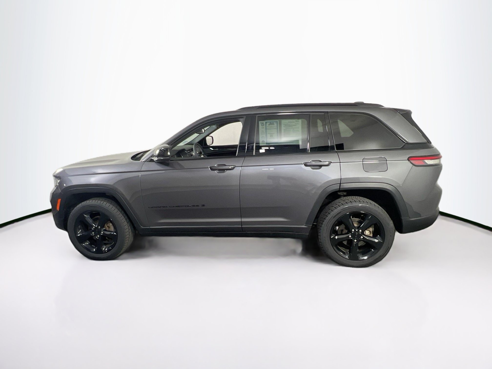 Used 2023 Jeep Grand Cherokee Altitude AWD/4WD image 8