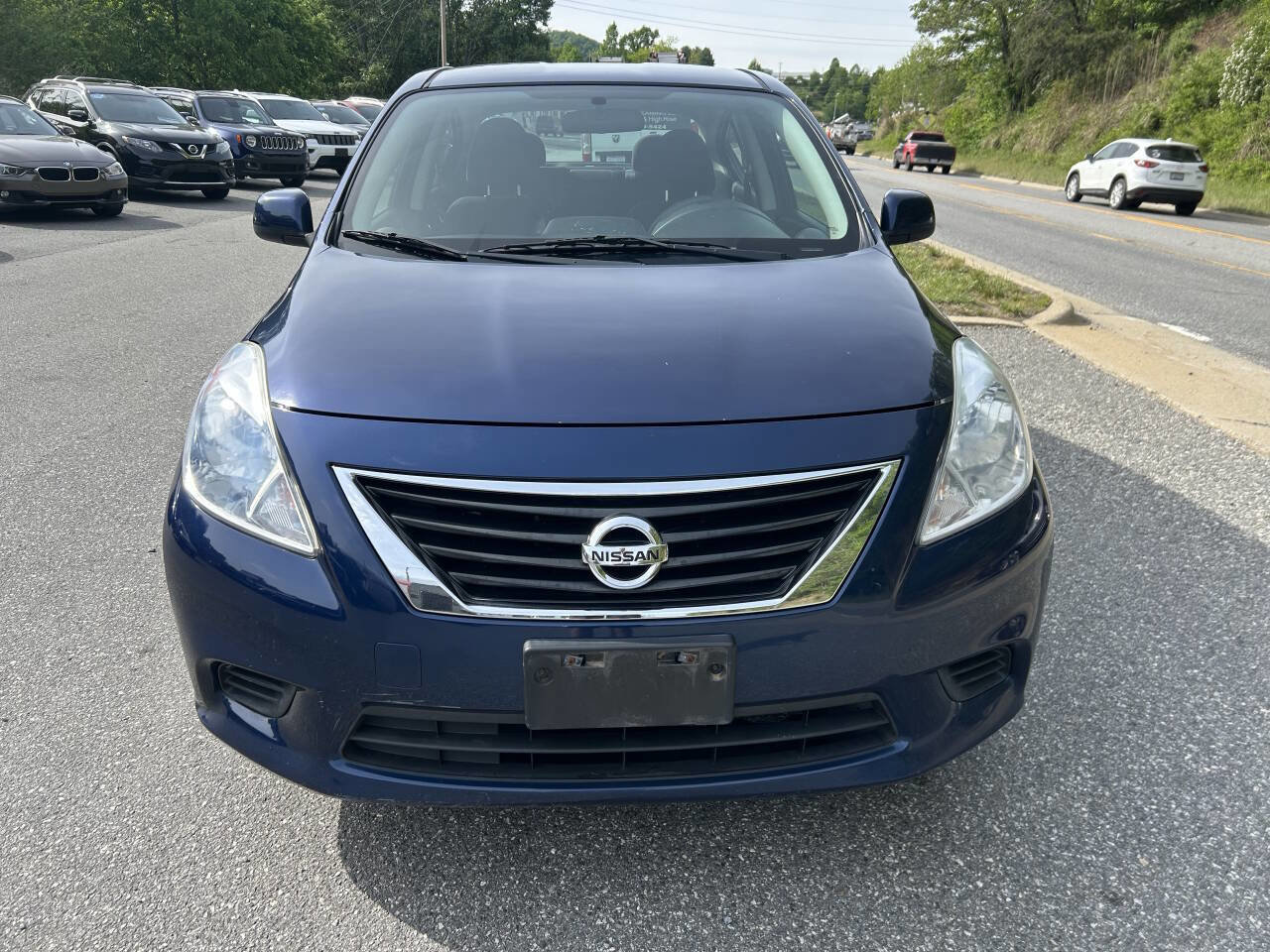 Used 2014 Nissan Versa SV FWD image 10