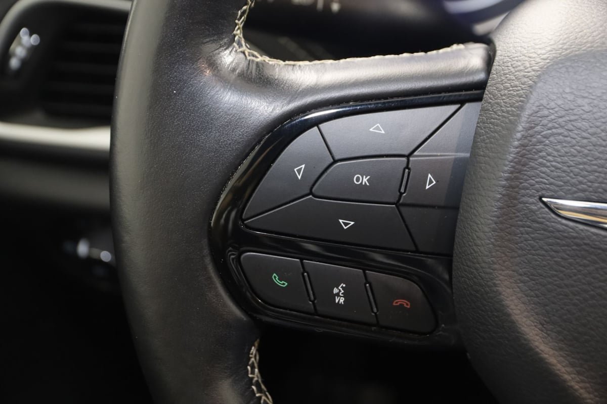 Used 2021 Chrysler Pacifica Touring-L w/ S Appearance Package FWD image 36