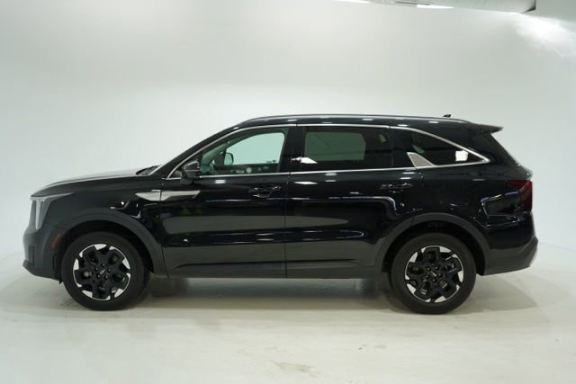 Used 2024 Kia Sorento S image 4