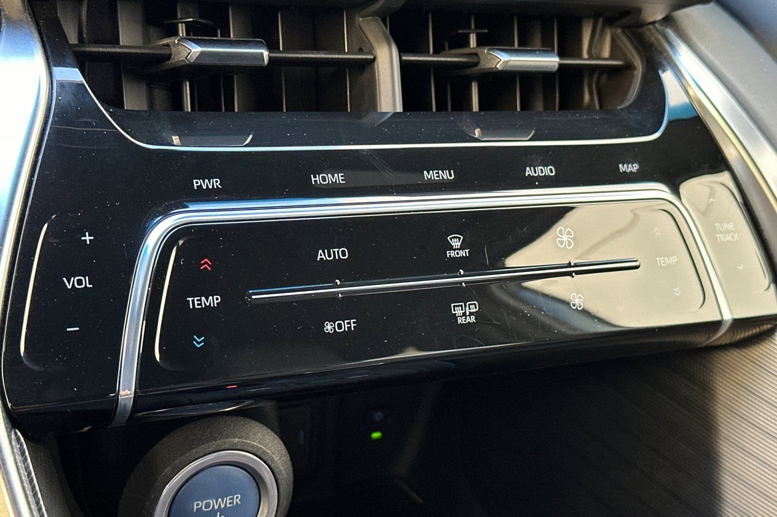 Used 2021 Toyota Venza XLE image 22