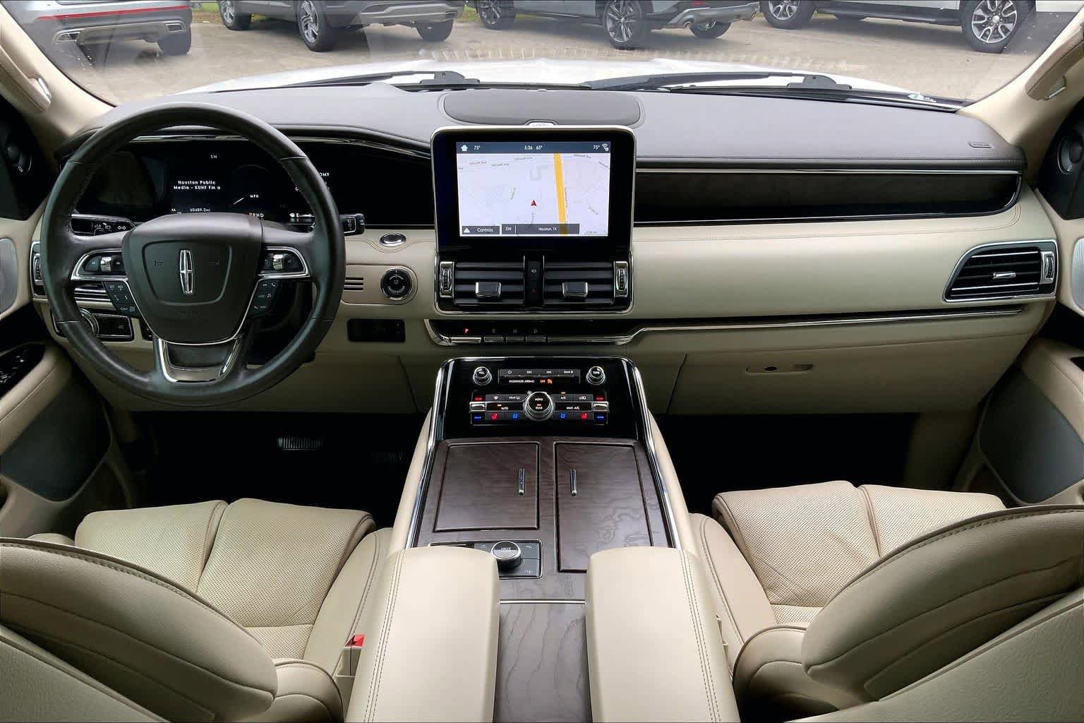 Used 2019 Lincoln Navigator Reserve AWD/4WD image 16
