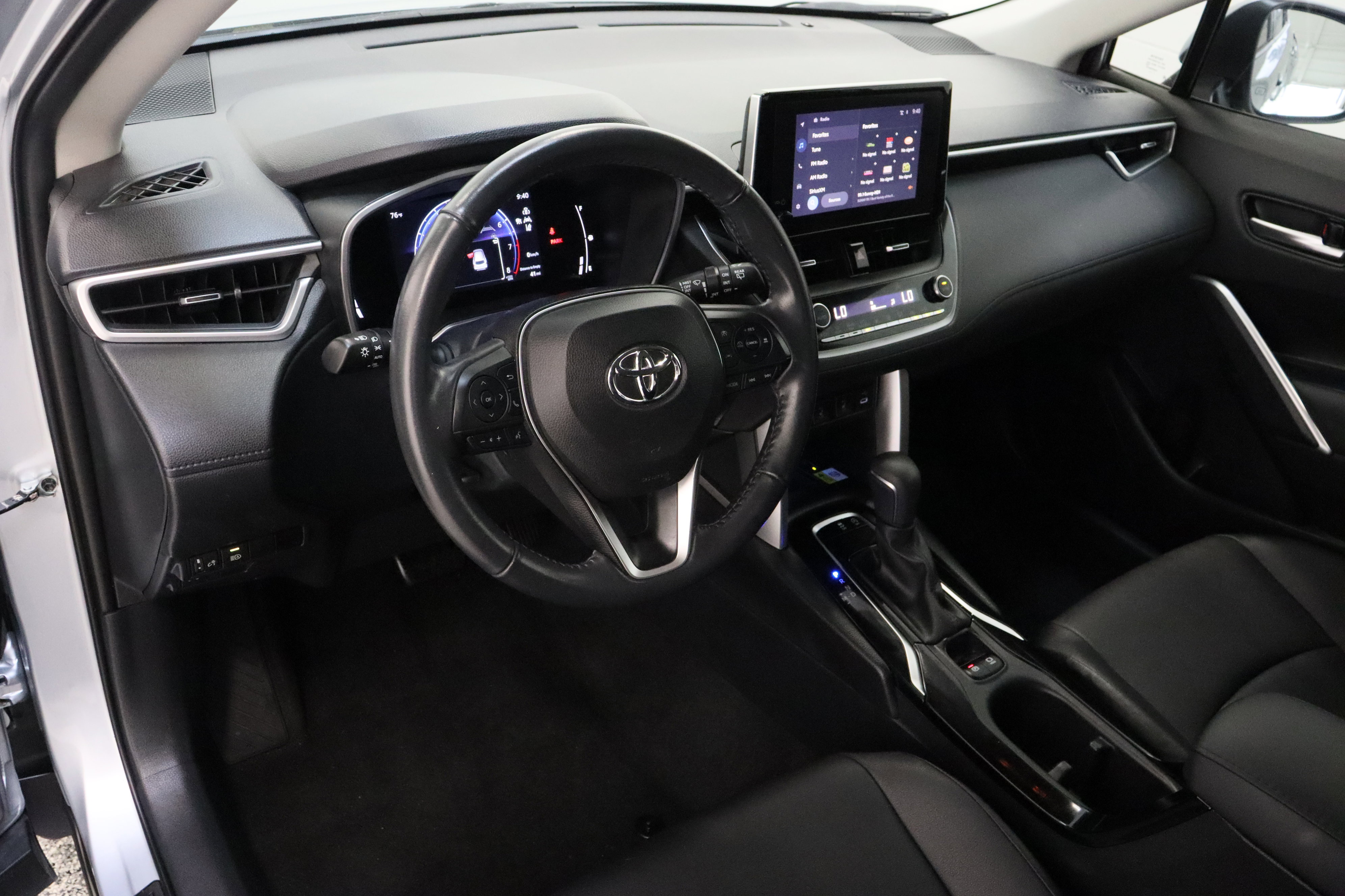 Used 2023 Toyota Corolla Cross XLE w/ Convenience Package FWD image 13