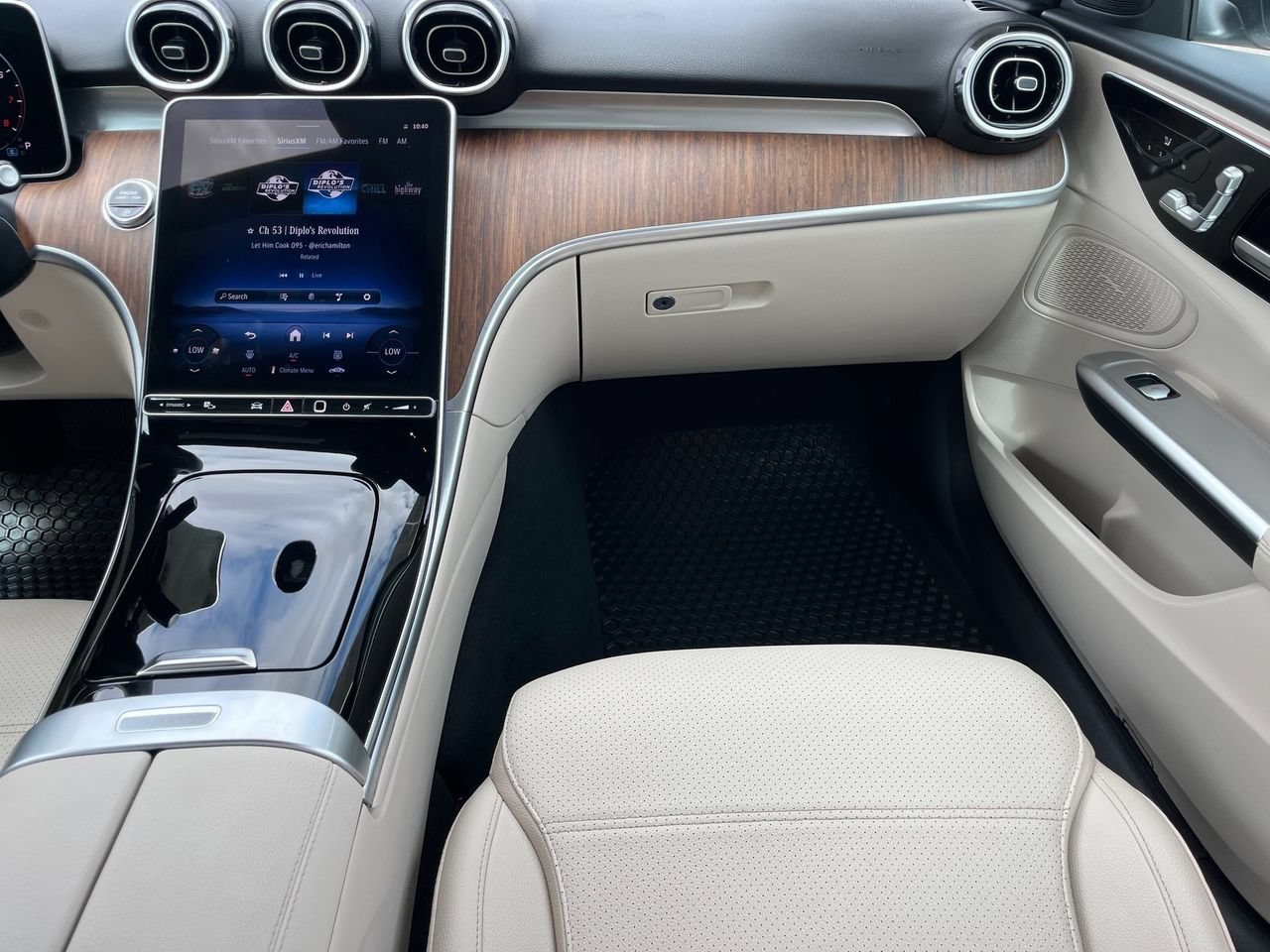 Used 2025 Mercedes-Benz C 300 Sedan image 15