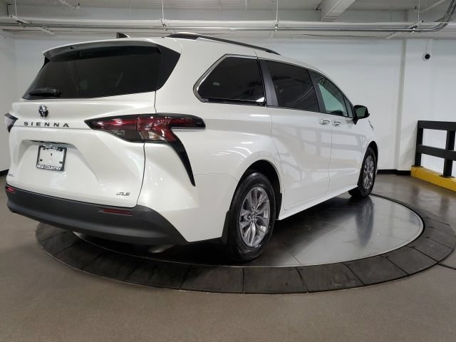 Used 2026 Toyota Sienna XLE AWD/4WD image 8