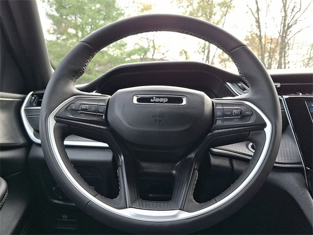 Used 2024 Jeep Grand Cherokee Altitude image 17