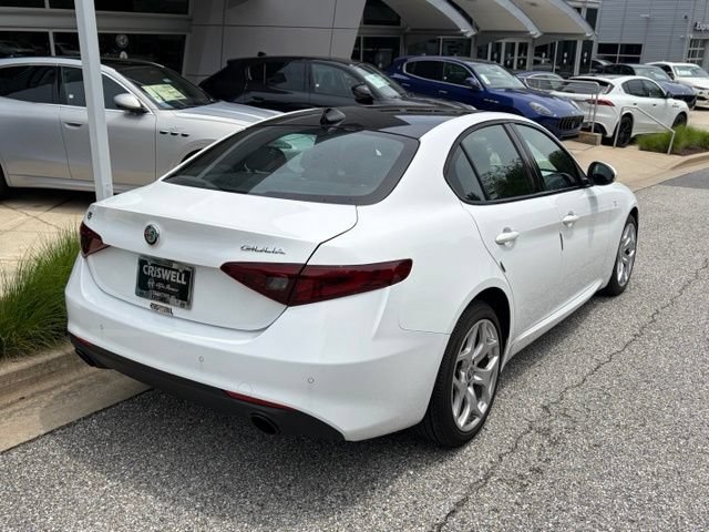 Used 2023 Alfa Romeo Giulia Ti AWD/4WD image 5