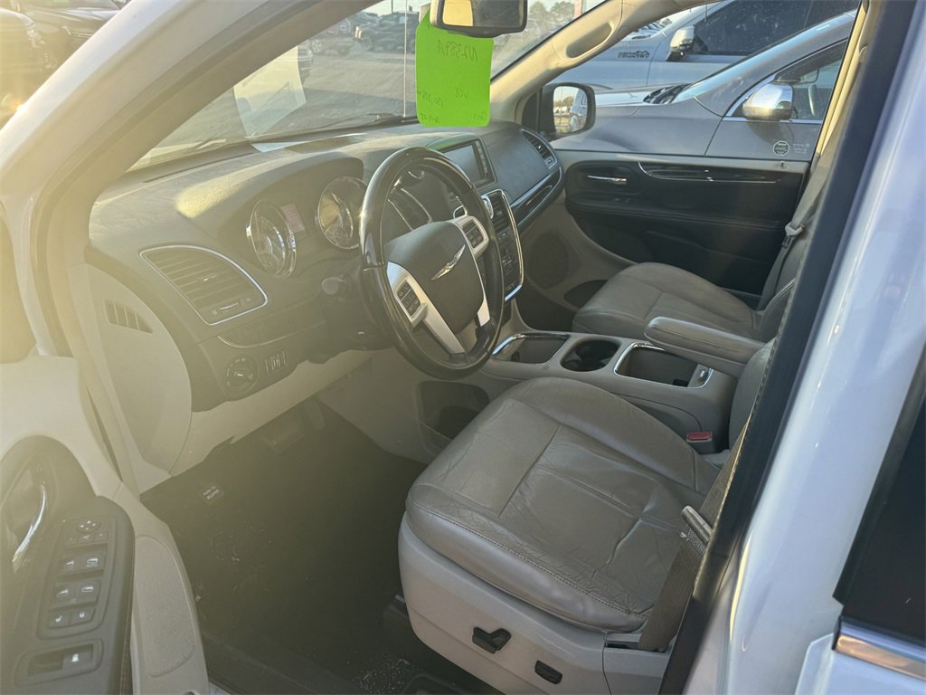 Used 2016 Chrysler Town & Country Limited Platinum w/ Trailer Tow Group image 5