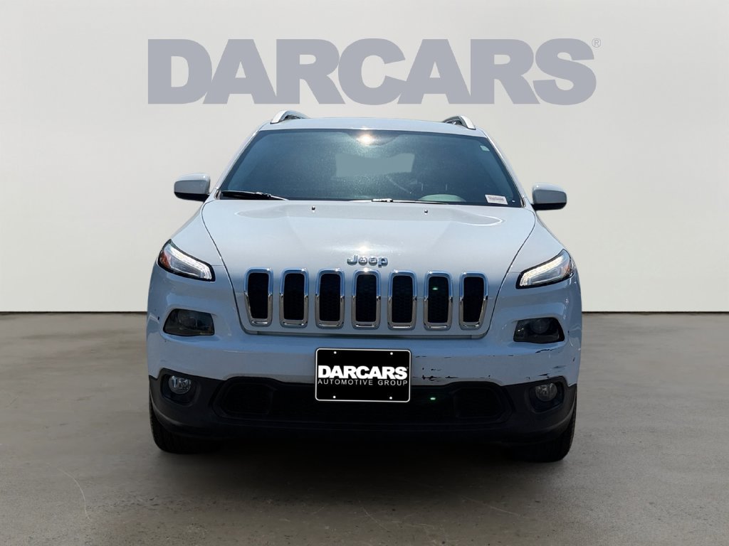 Used 2016 Jeep Cherokee Latitude w/ Cold Weather Group AWD/4WD image 2