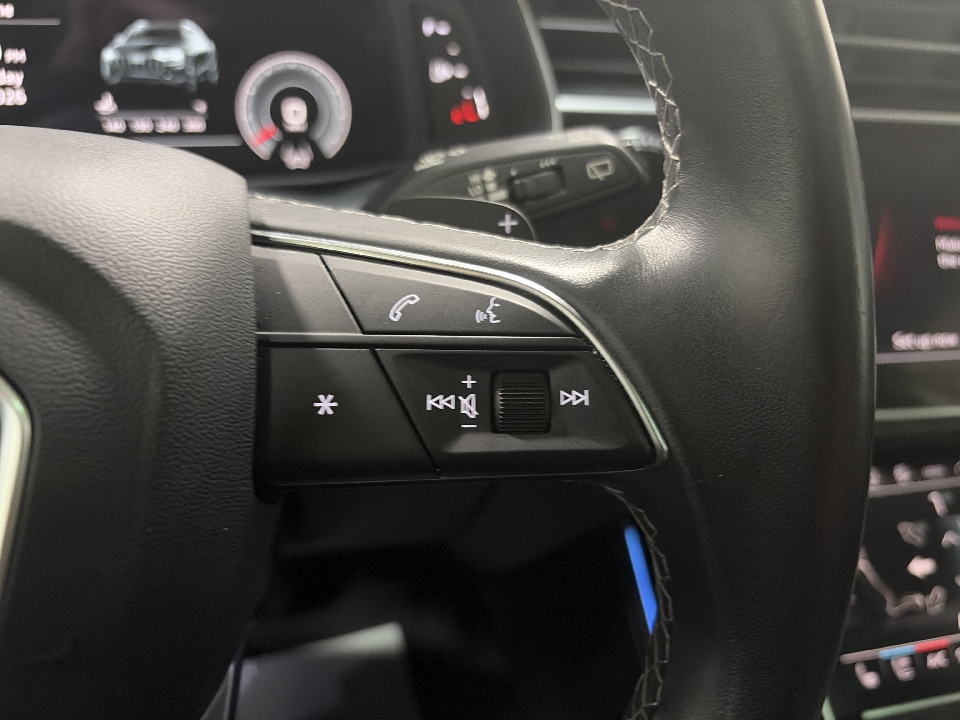 Certified 2023 Audi Q8 Premium Plus AWD/4WD image 17