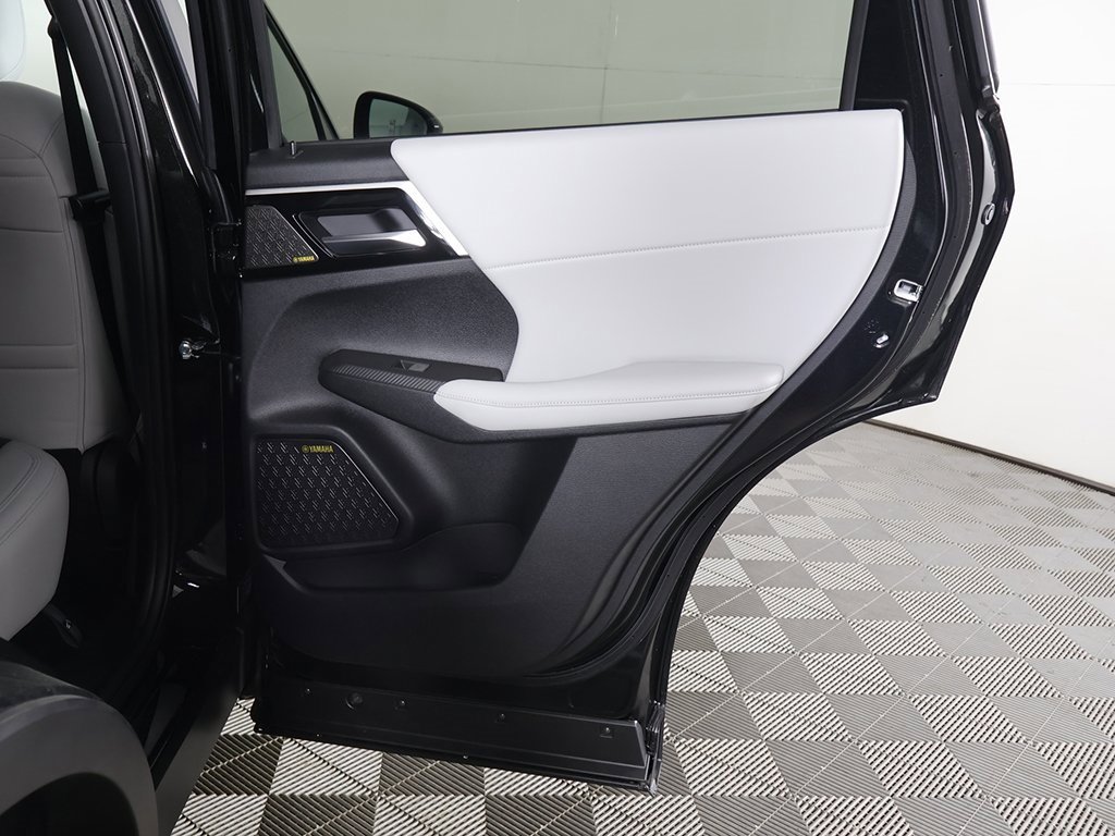 New 2025 Mitsubishi Outlander SE image 30