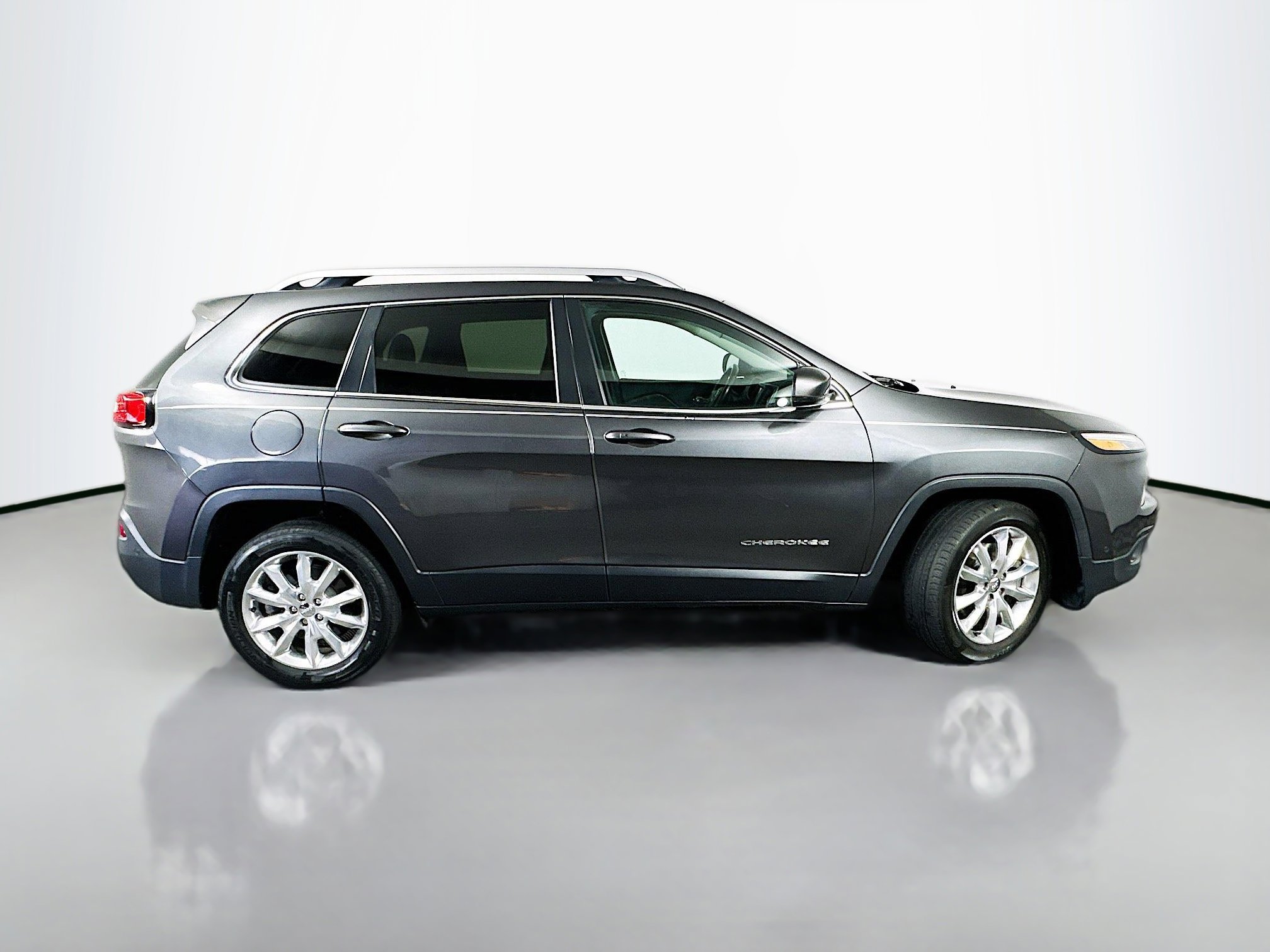 Used 2015 Jeep Cherokee Limited w/ Luxury Group FWD image 8