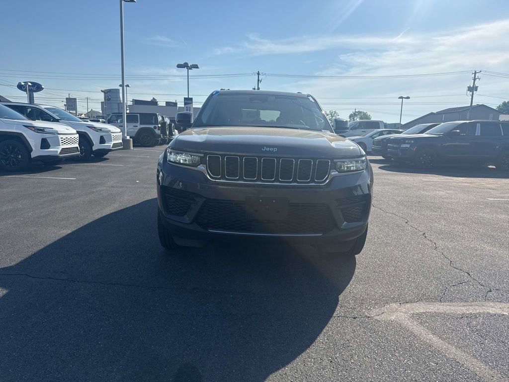 Used 2023 Jeep Grand Cherokee Laredo w/ Luxury Tech Group I AWD/4WD image 5