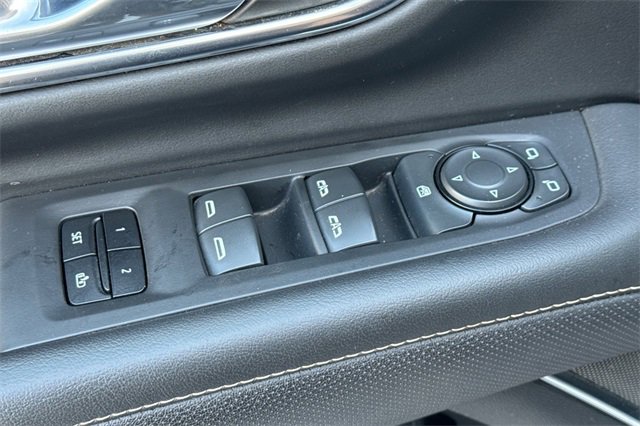 Used 2023 GMC Yukon SLT image 12