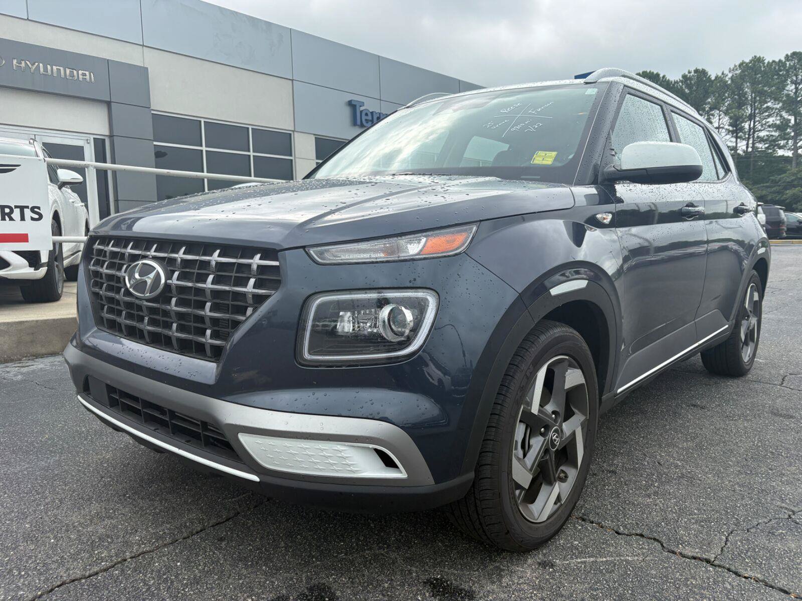 Used 2025 Hyundai Venue Limited FWD video 1