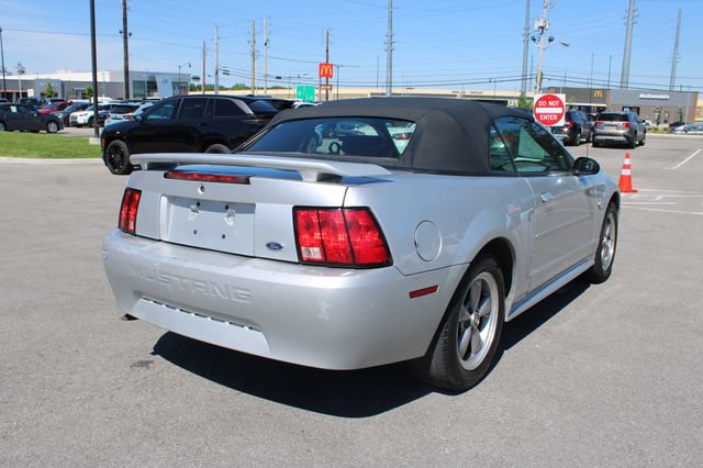 Used 2004 Ford Mustang Convertible RWD image 28
