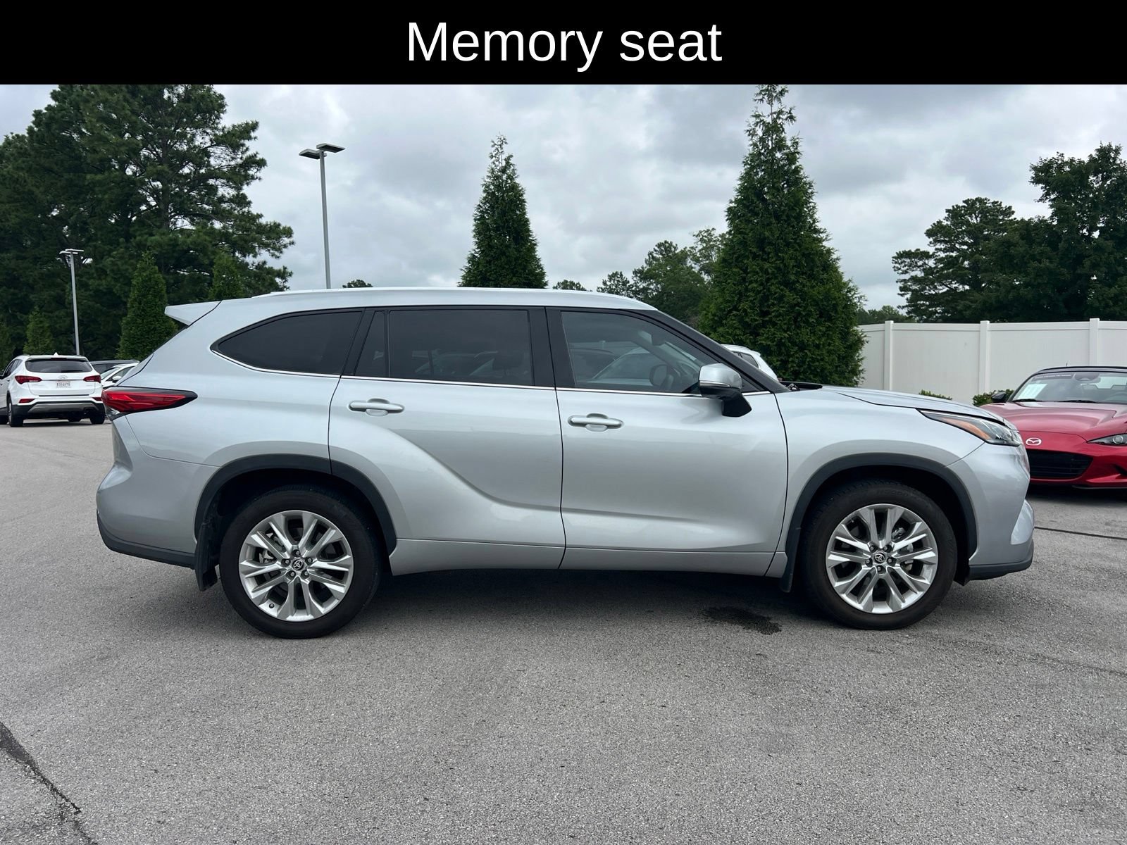 Used 2021 Toyota Highlander Limited FWD image 9