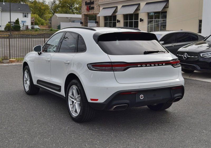 Used 2023 Porsche Macan image 5
