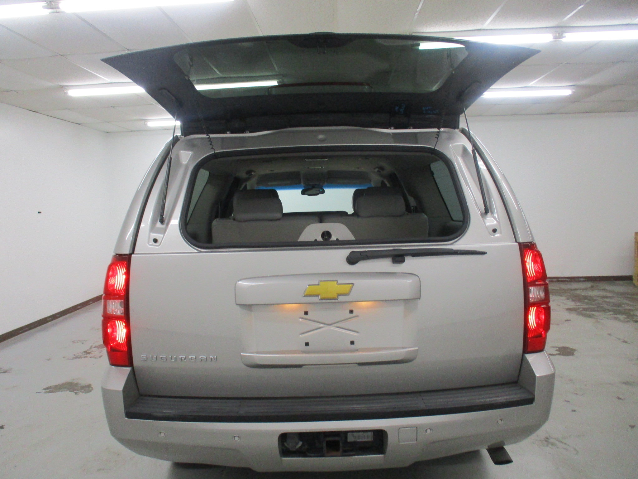 Used 2007 Chevrolet Suburban 2500 LT w/ LT Preferred Equipment Group AWD/4WD image 13