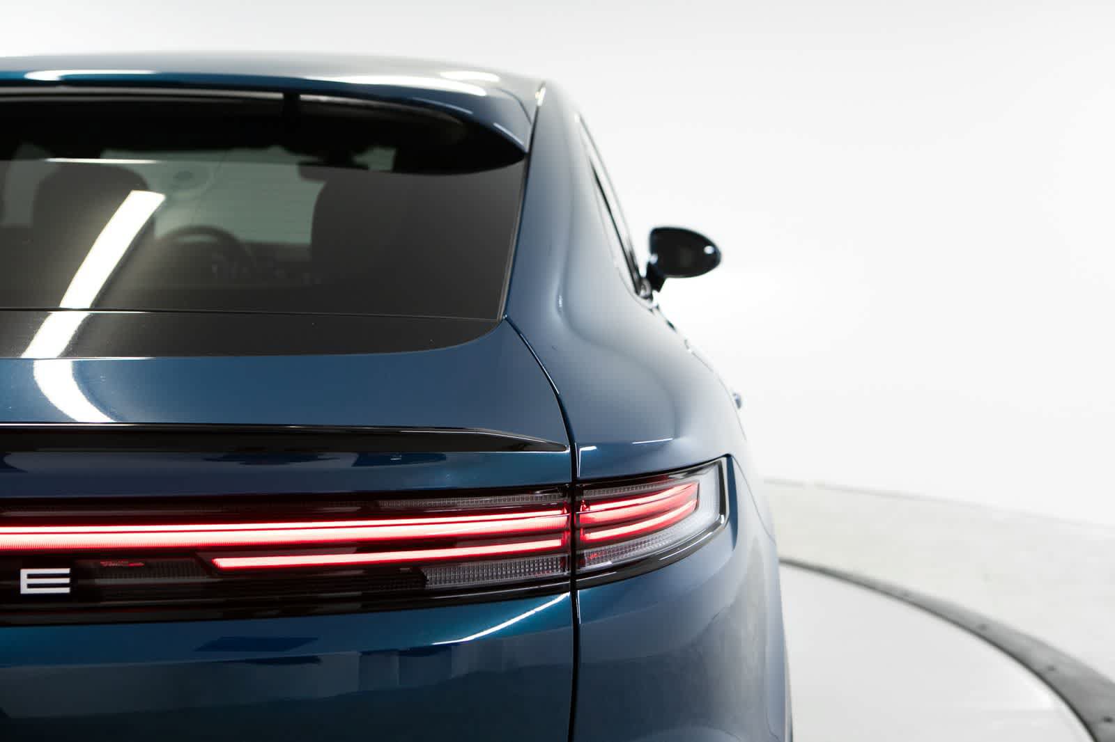 Certified 2024 Porsche Cayenne Coupe AWD/4WD image 38