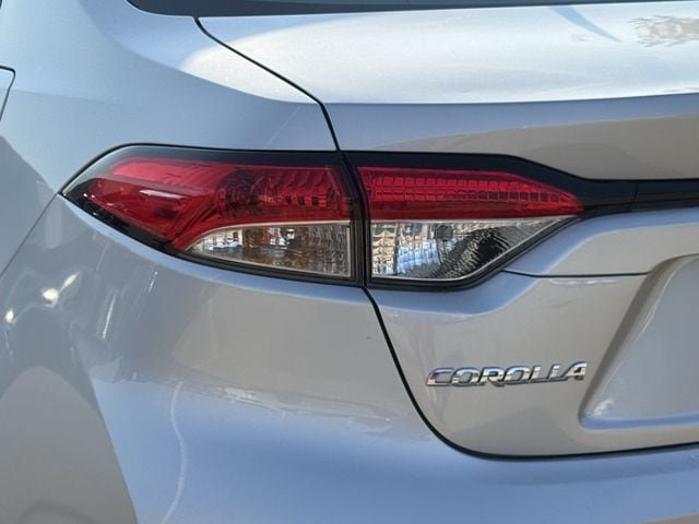 Used 2024 Toyota Corolla LE FWD image 6