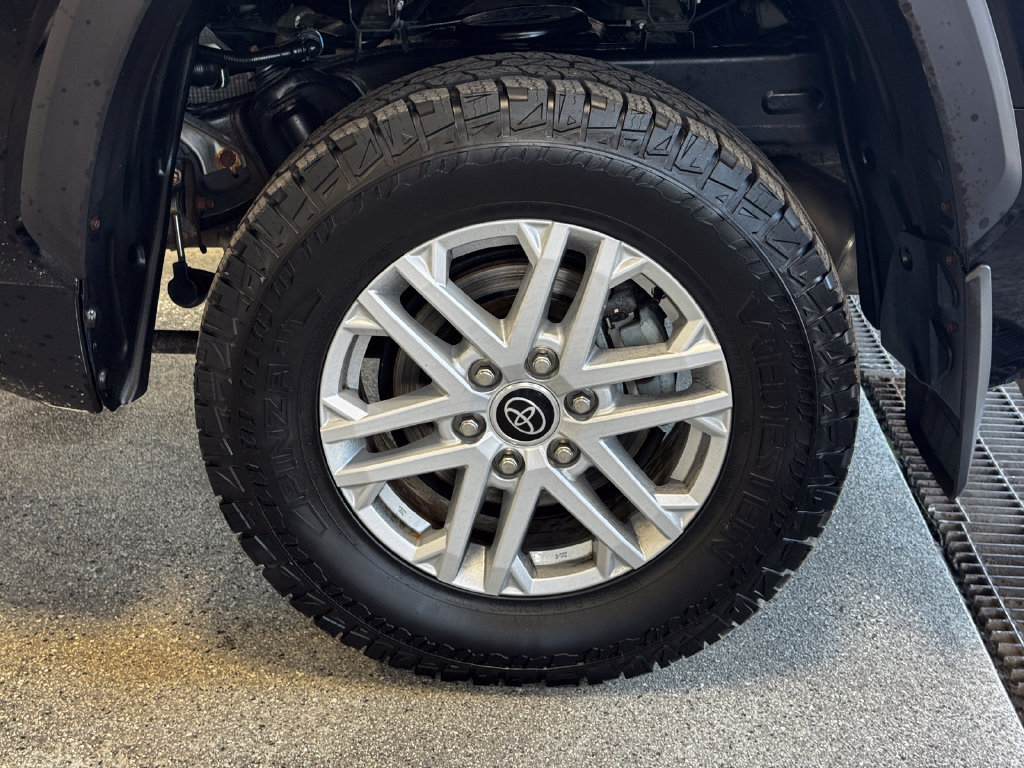 Used 2022 Toyota Tundra SR5 AWD/4WD image 27