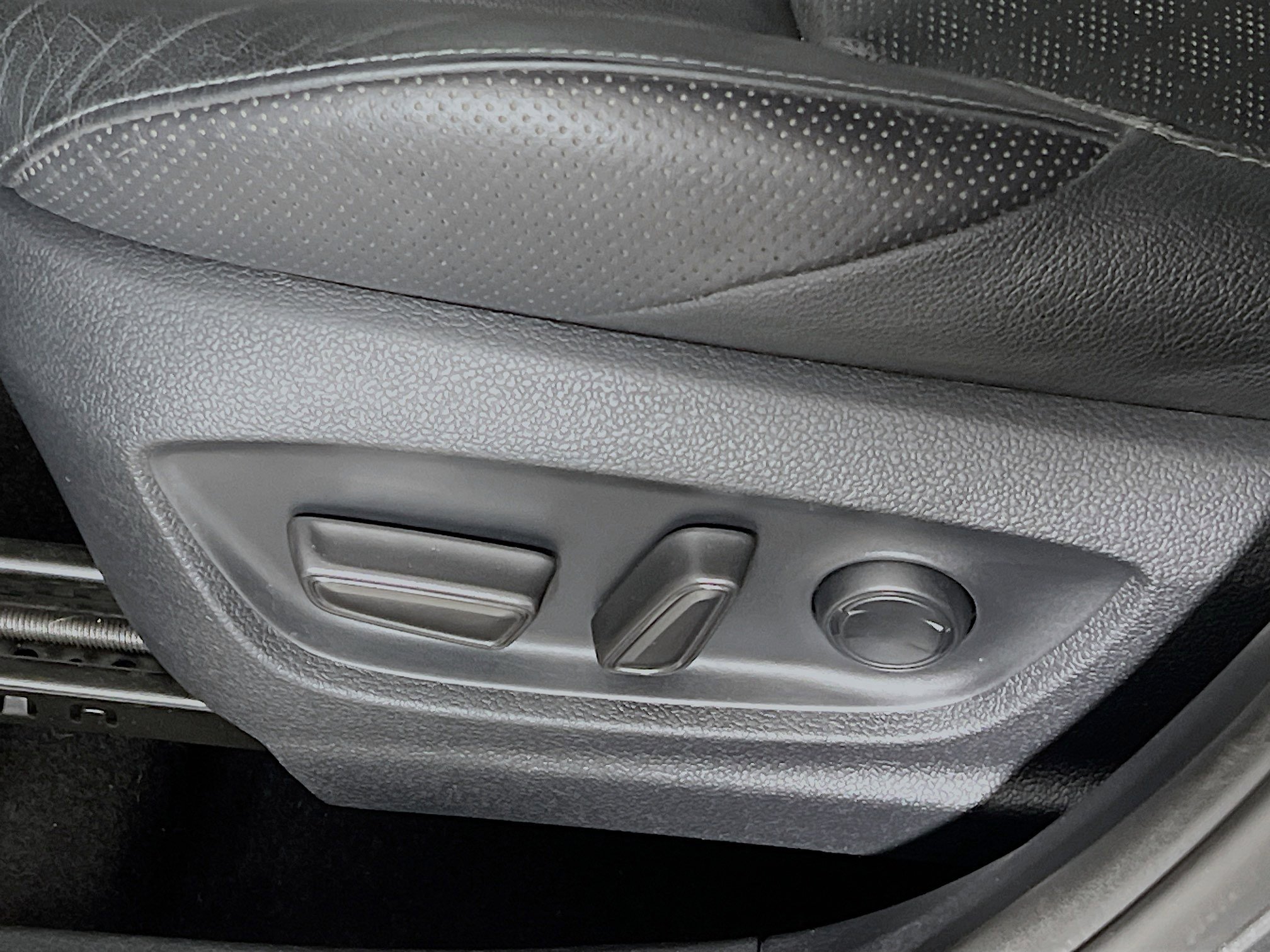 Used 2021 Toyota C-HR Limited image 16