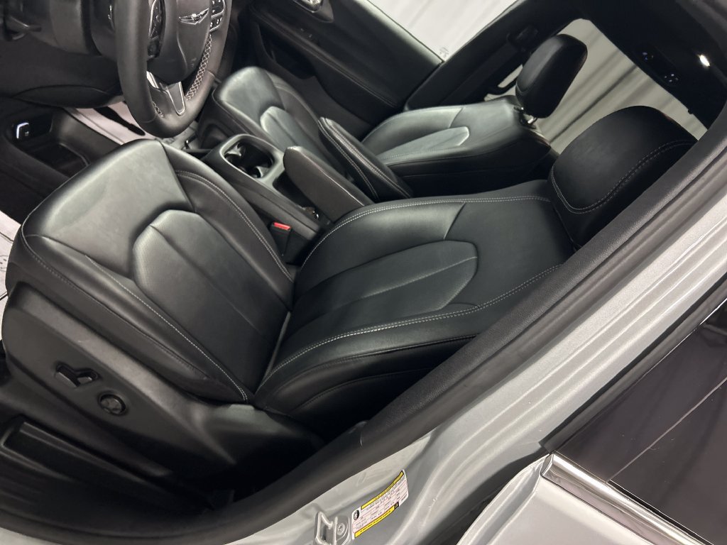 Used 2026 Chrysler Pacifica Select FWD image 12