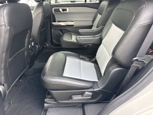 Used 2022 Ford Explorer XLT w/ Equipment Group 202A RWD image 16