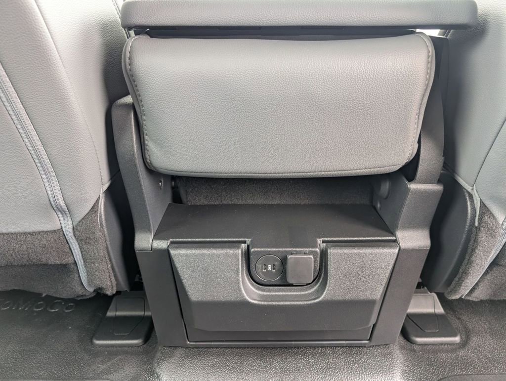 New 2025 Ford F550 XL image 29