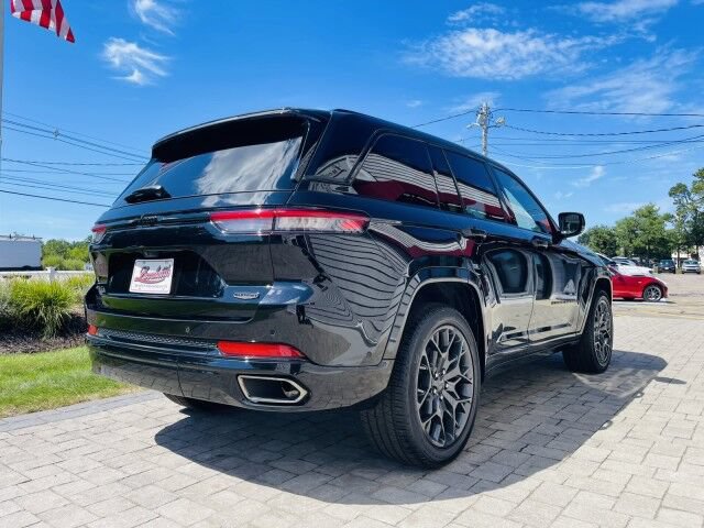 Used 2025 Jeep Grand Cherokee Summit w/ Obsidian Package AWD/4WD image 5