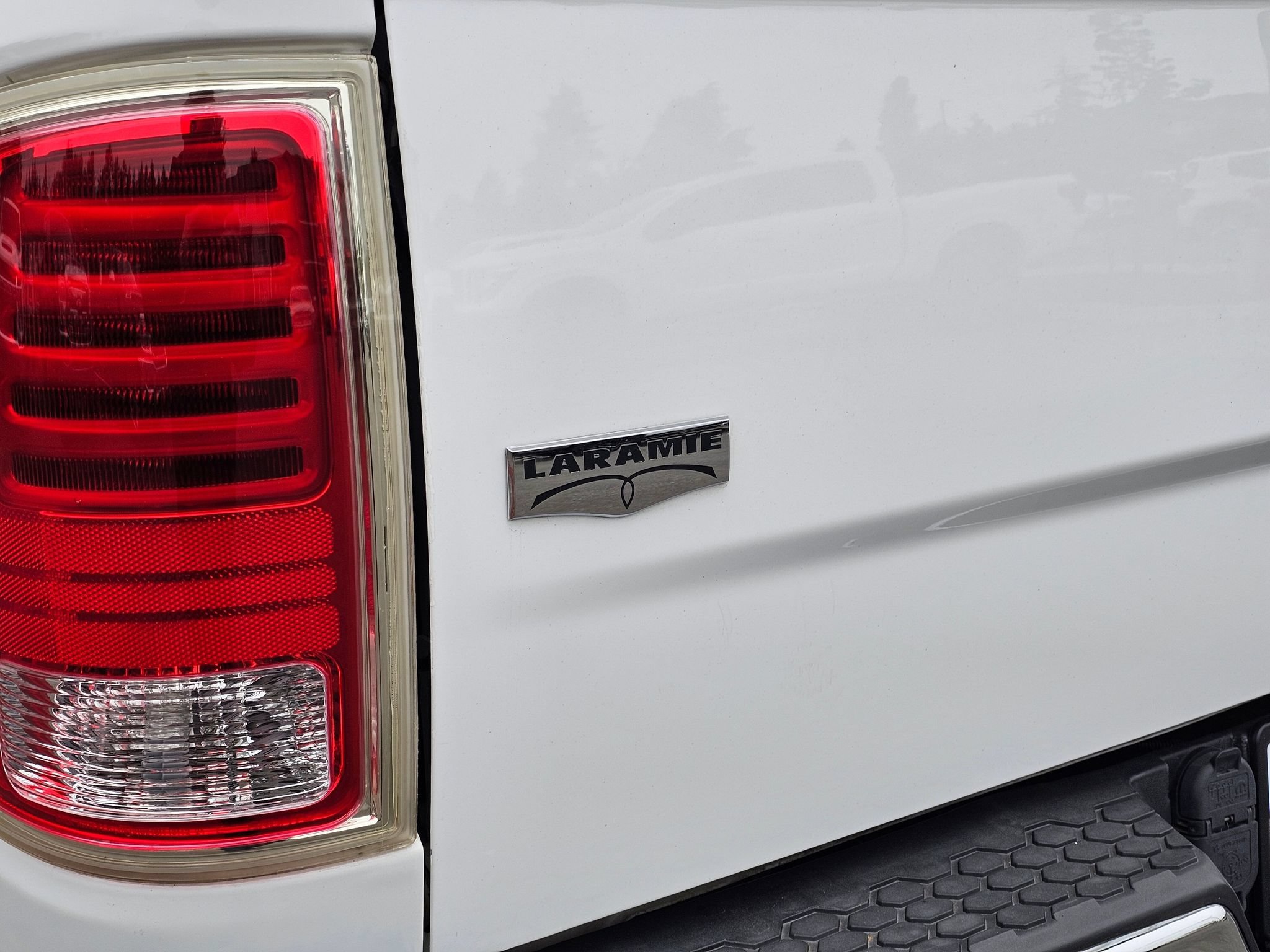 Used 2018 RAM 1500 Laramie AWD/4WD image 10