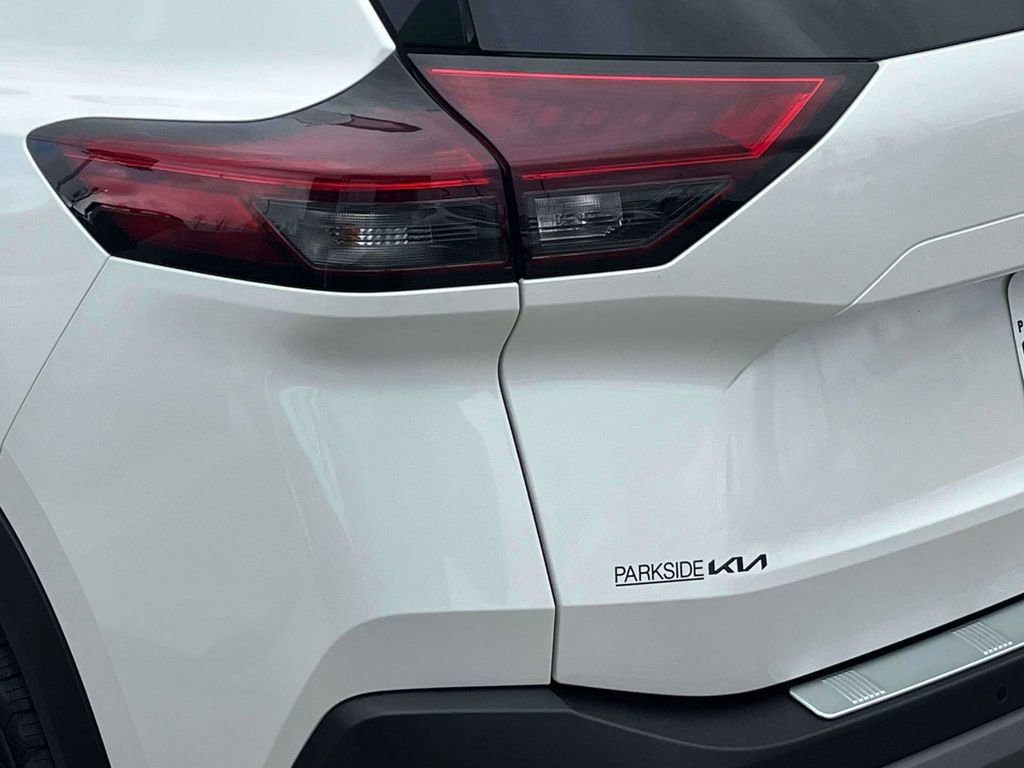 Used 2023 Nissan Rogue SV image 34