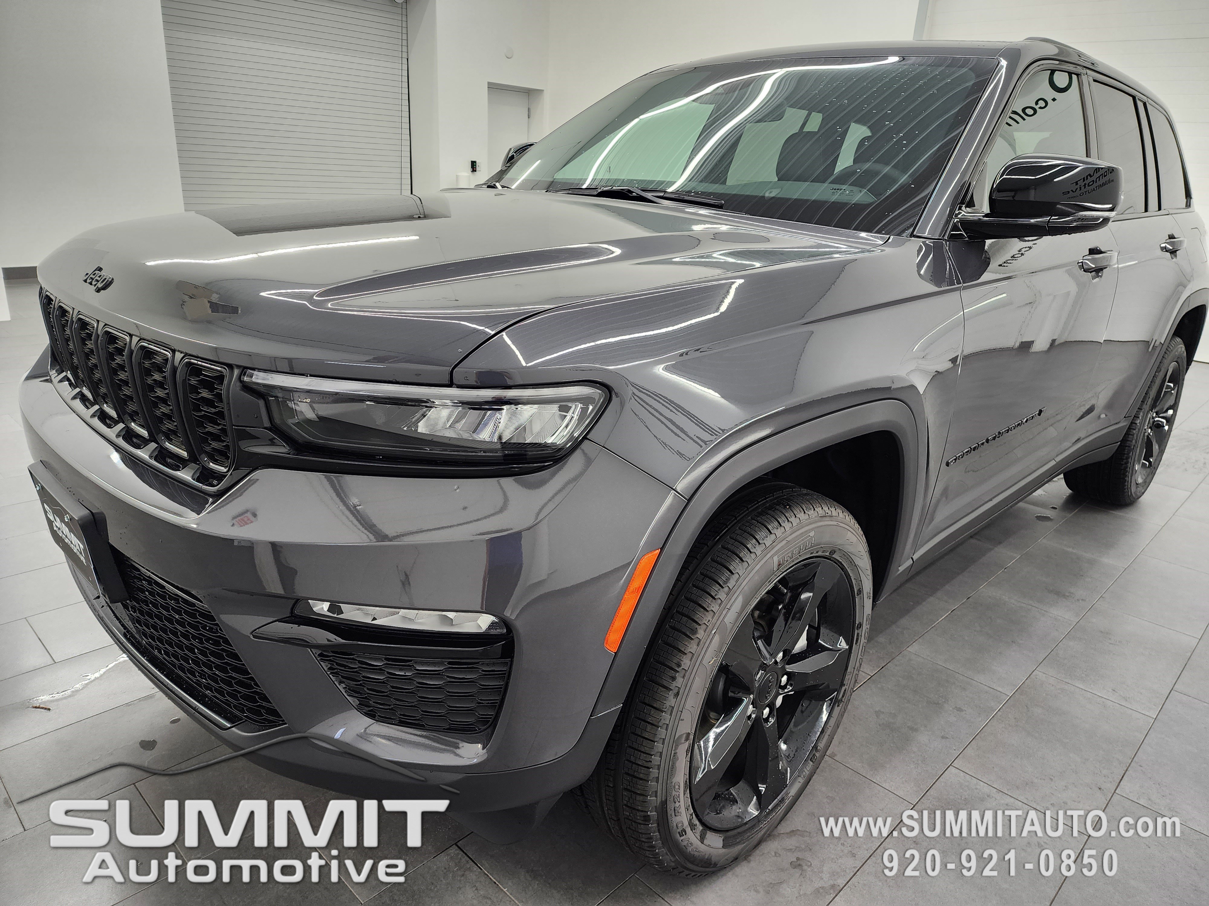 New 2025 Jeep Grand Cherokee Limited w/ Black Appearance Package image 6