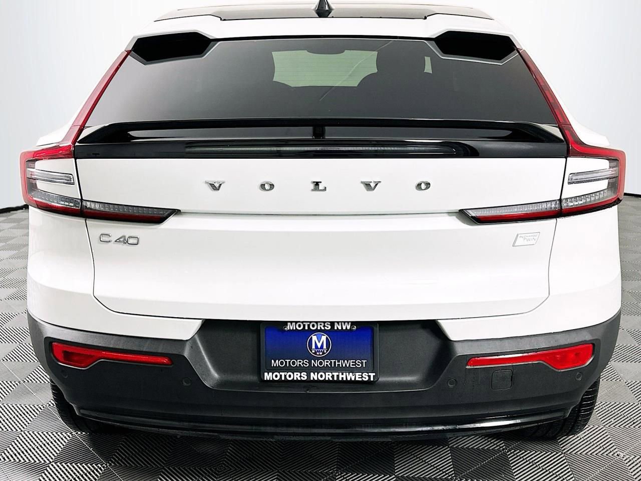 Used 2023 Volvo C40 P8 Recharge Ultimate image 19