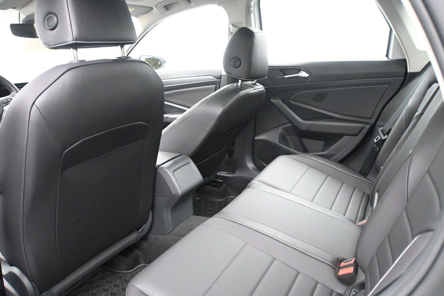 Used 2023 Volkswagen Jetta SE w/ Panoramic Sunroof Package FWD image 9