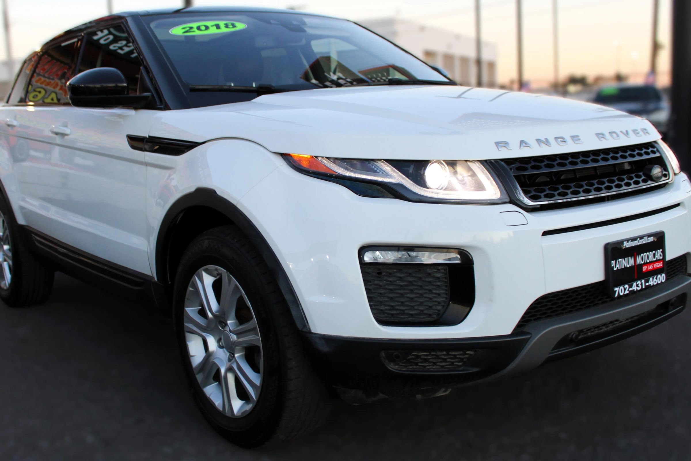 Used 2018 Land Rover Range Rover Evoque SE Sport Utility 4D image 4