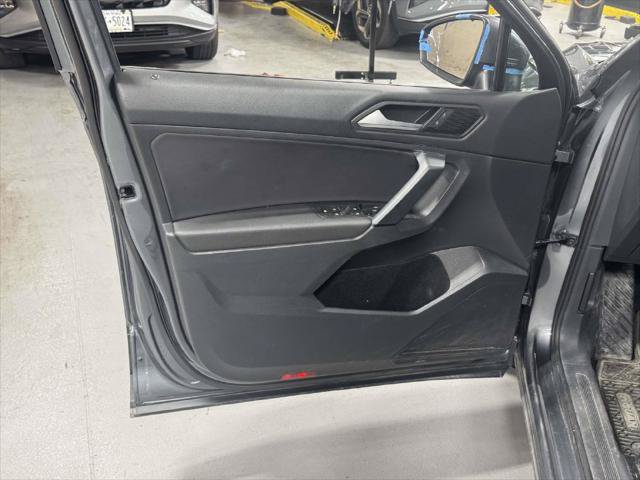Used 2019 Volkswagen Tiguan SE w/ Panoramic Sunroof Package AWD/4WD image 15