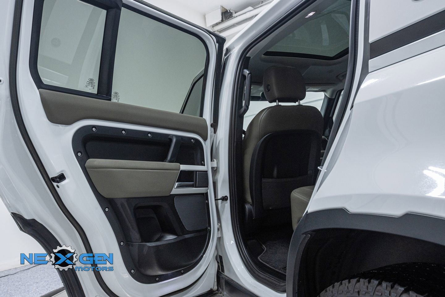 Used 2023 Land Rover Defender 110 S image 23