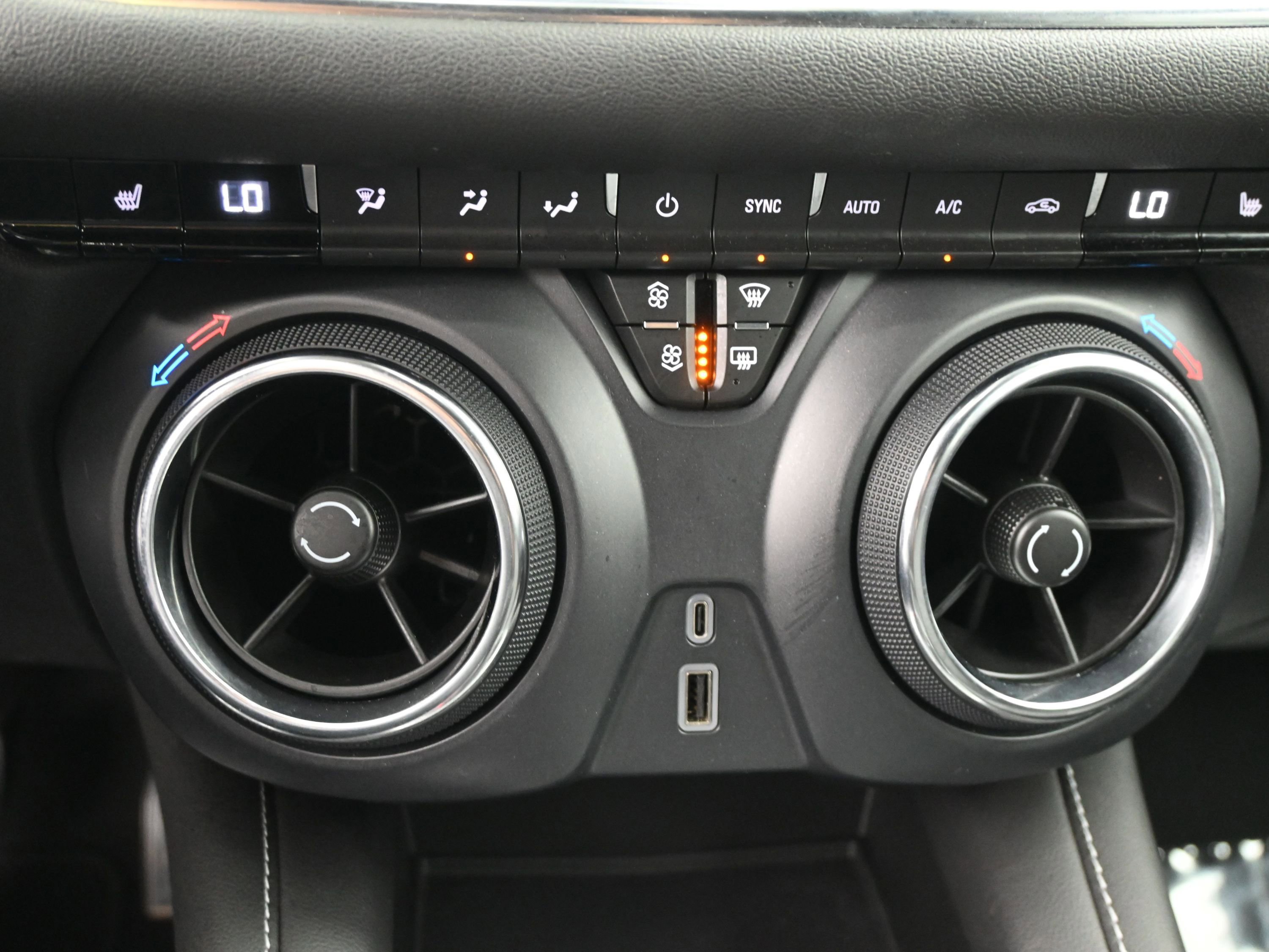 Used 2025 Chevrolet Blazer LT FWD image 13