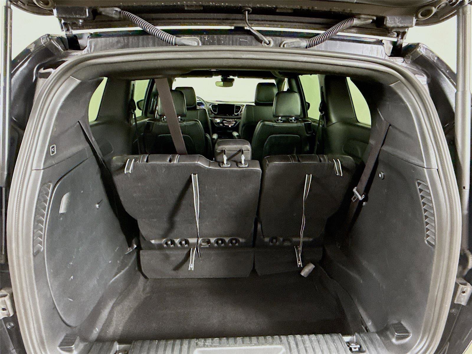 Used 2025 Chrysler Pacifica Select image 25