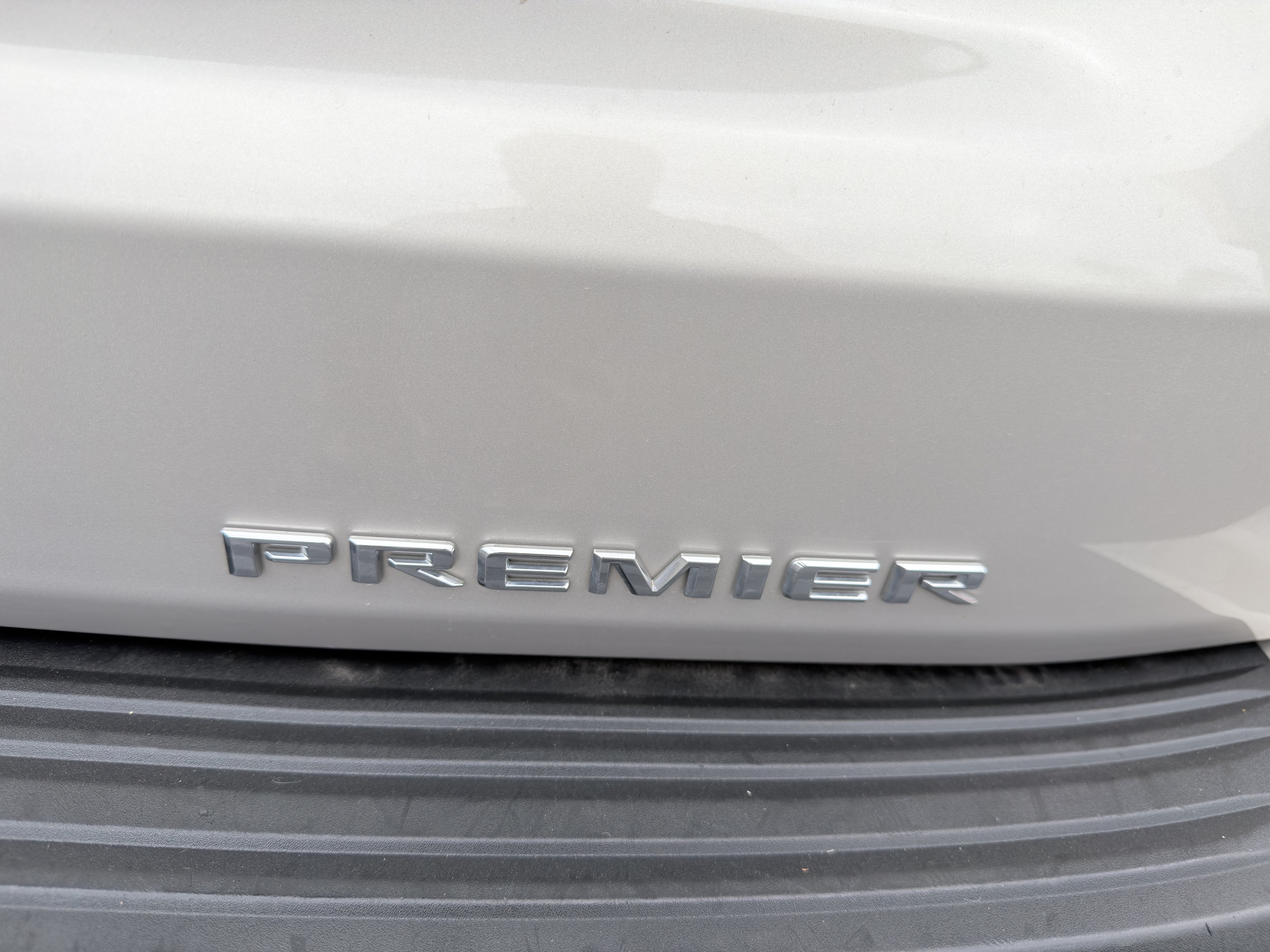 Used 2024 Chevrolet Suburban Premier AWD/4WD image 46