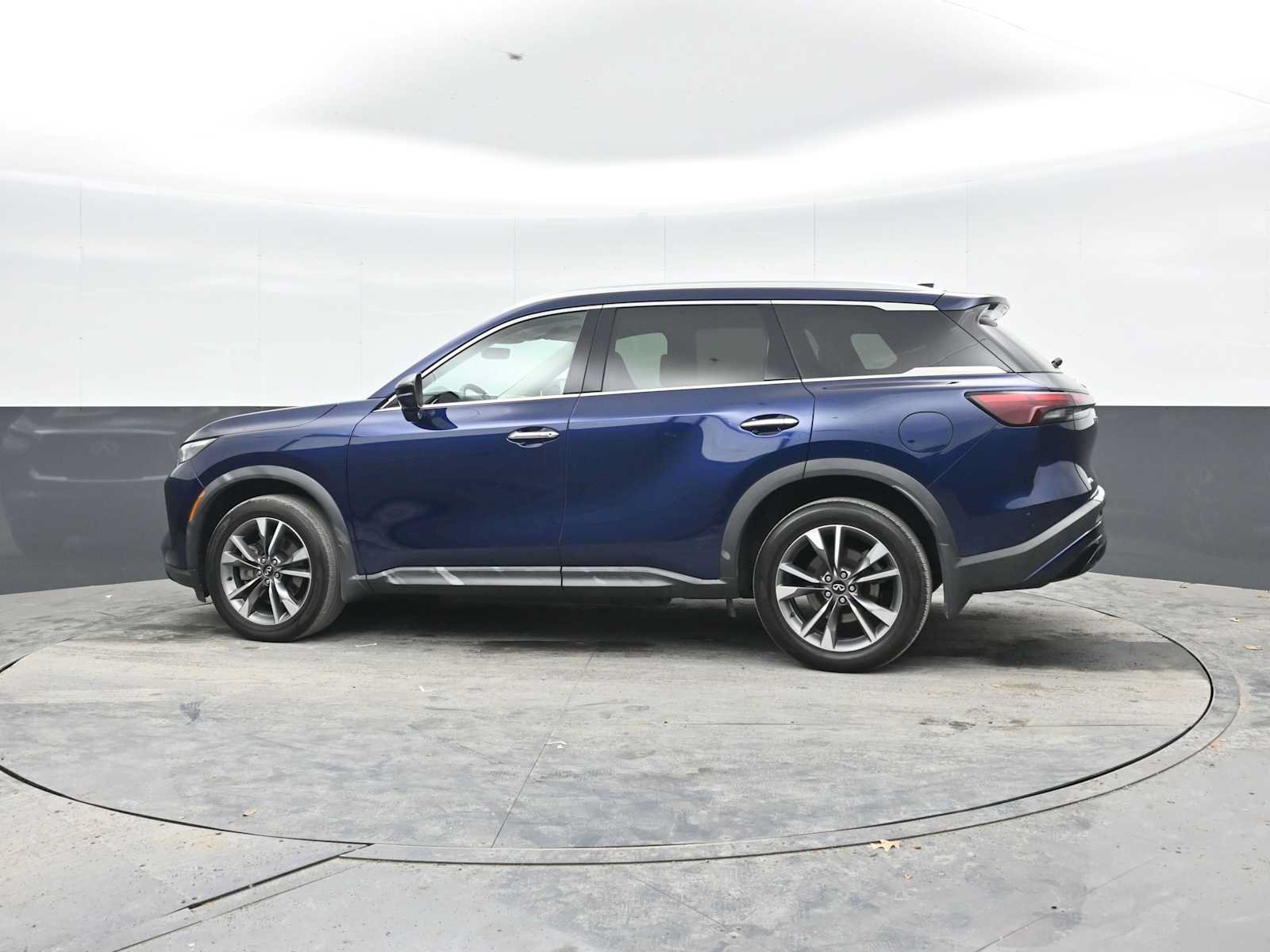 Used 2023 INFINITI QX60 Luxe w/ Cargo Package AWD/4WD image 3