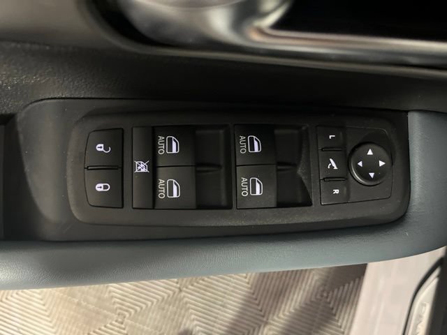 New 2027 Chrysler Pacifica Pinnacle AWD/4WD image 14